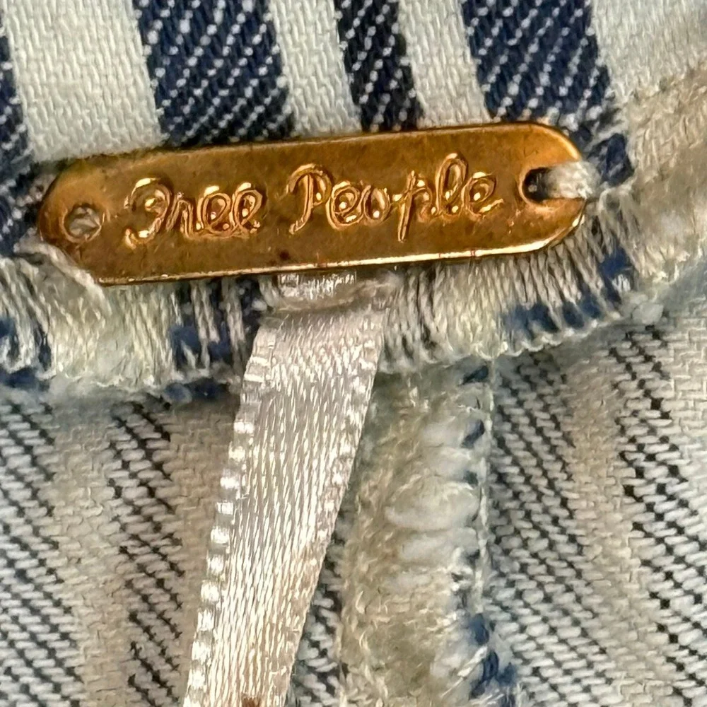 FREE PEOPLE Paperbag Striped High Waist Belted Shorts - Blue/White - Size 8 - Picture 8 of 9